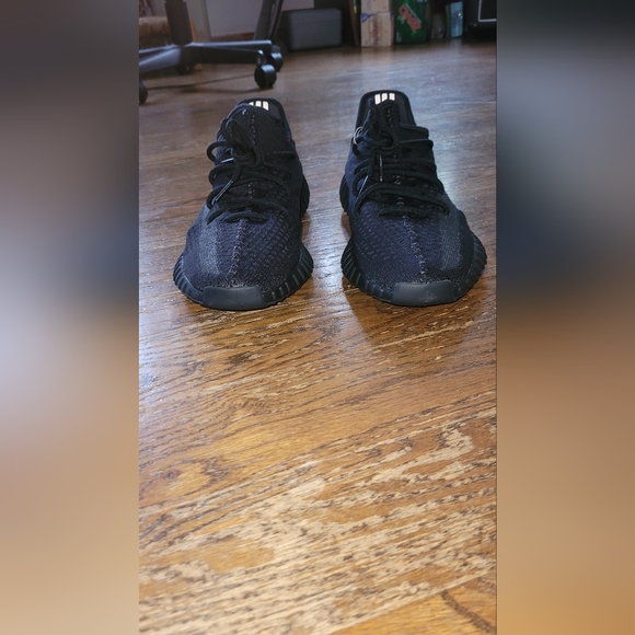 Yeezy 350 V2 Onyx - Picture 11 of 11
